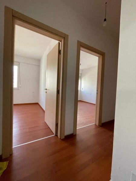 Tirane, jepet me qera apartament 2+1+BLK Kati 5, 90 m² 400 Euro (Rruga e Kavajes)