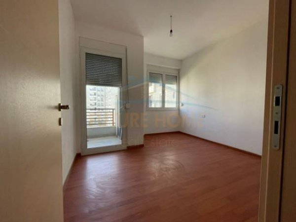 Tirane, jepet me qera apartament 2+1 Kati 5, 90 m² 400 Euro (Rruga e Kavajes)