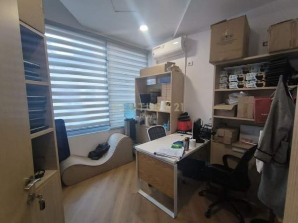Tirane, shitet ambjent biznesi Kati 1, 79 m² 257.000 Euro (Rruga Urani Pano)
