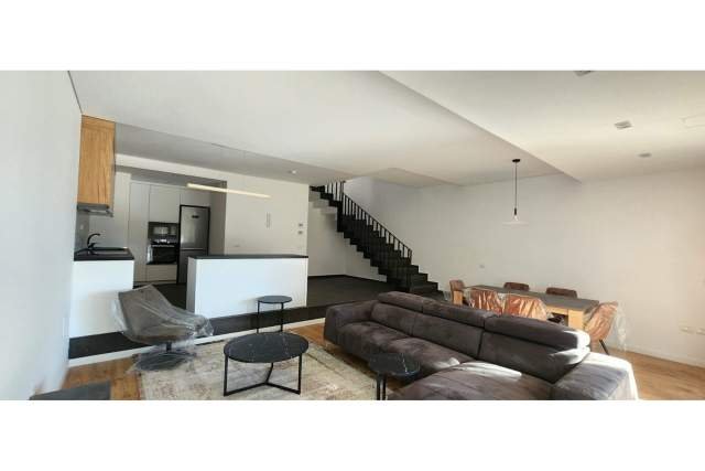 Tirane, jepet me qera Vile 2 Katshe Kati 2, 202 m² 2.000 Euro (Tegu,  Tiranë,  Shqipëri)