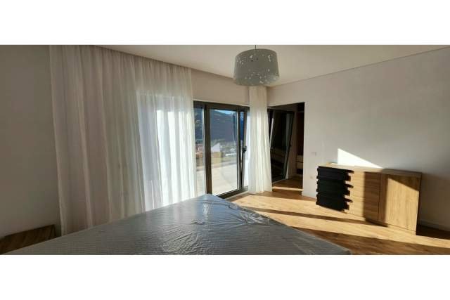 Tirane, jepet me qera Vile 2 Katshe Kati 2, 202 m² 2.000 Euro (Tegu,  Tiranë,  Shqipëri)