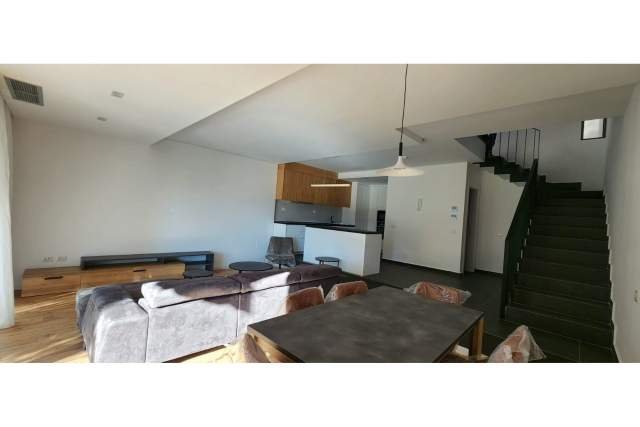 Tirane, jepet me qera Vile 2 Katshe Kati 2, 202 m² 2.000 Euro (Tegu,  Tiranë,  Shqipëri)