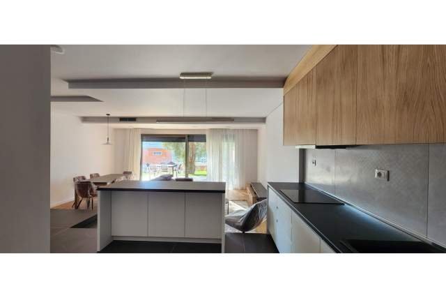 Tirane, jepet me qera Vile 2 Katshe Kati 2, 202 m² 2.000 Euro (Tegu,  Tiranë,  Shqipëri)