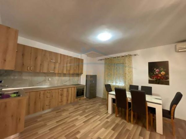 Tirane, shitet apartament 2+1 Kati 1, 120 m² 170.000 Euro (Liqeni i Thatë)