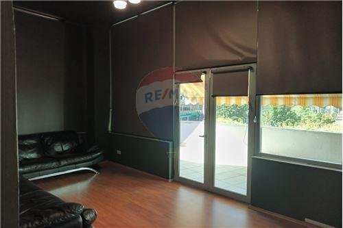 Tirane, jepet me qera ambjent biznesi Kati 1, 150 m² 1.450 Euro (Medar Shtylla)