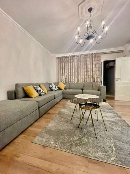 Tirane, jepet me qera apartament 2+1 90 m² 800 Euro (Myslym Shyri , prane Bar Santes)