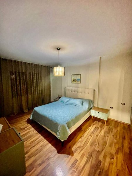 Tirane, jepet me qera apartament 2+1 90 m² 800 Euro (Myslym Shyri , prane Bar Santes)