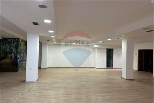 Tirane, jepet me qera ambjent biznesi Kati 1, 290 m² 3.000 Euro (Tregu Elektrik)