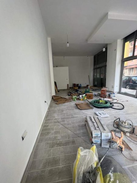 Tirane, shitet ambjent biznesi Kati 0, 52 m² 180.000 Euro (kryesore)