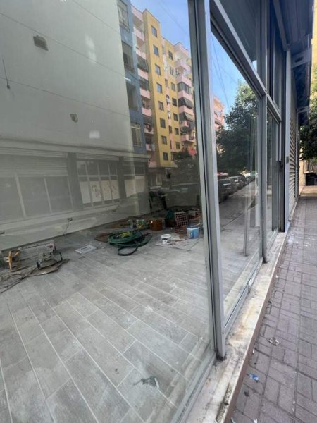 Tirane, shitet ambjent biznesi Kati 0, 52 m² 180.000 Euro (kryesore)