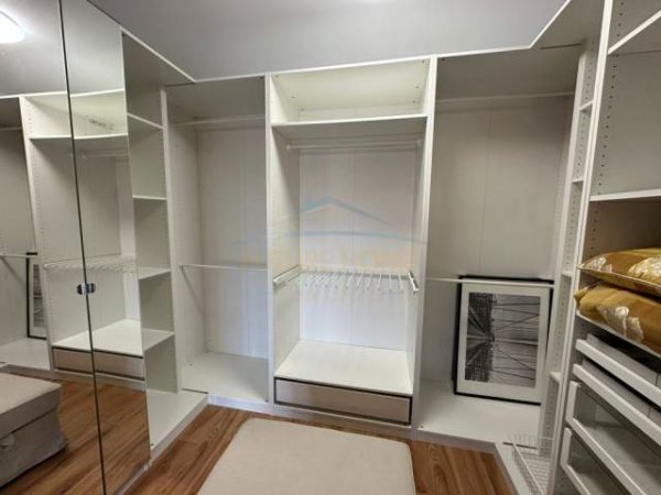 Tirane, jepet me qera apartament 3+1+A+BLK Kati 1, 184 m² 1.400 Euro