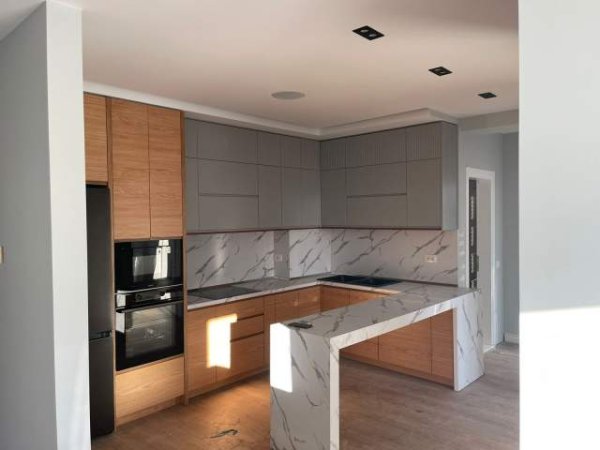 Tirane, jepet me qera apartament 2+1+BLK Kati 6, 95 m² 750 Euro (ish fusha e aviacionit)