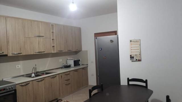 Tirane, jepet me qera apartament 1+1+BLK Kati 4, 70 m² 500 Euro (Rruga Robert Shvarc)