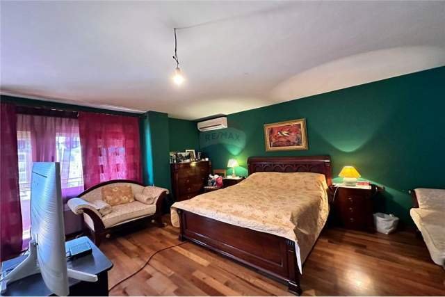 Tirane, jepet me qera apartament 5+1+BLK Kati 5, 240 m² 2.800 Euro (Rr. Petro Nini Luarasi)