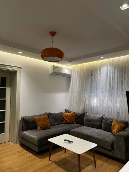 Tirane, jepet me qera apartament 3+1 Kati 3, 130 m² 700 Euro (mozaiku i tiranes)