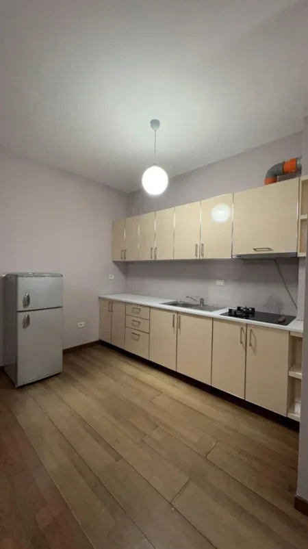 Vlore, jepet me qera apartament