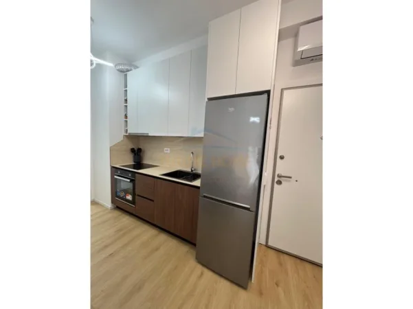 Tirane, jepet me qera apartament 1+1+Ballkon Kati 6, 46 m² 400 € (Ali Demi)