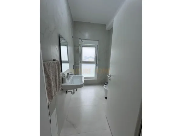 Tirane, jepet me qera apartament 1+1+Ballkon Kati 6, 46 m² 400 € (Ali Demi)