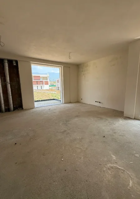 Tirane, shitet apartament 2+1+Ballkon , 145 m² 317.000 € (teg)