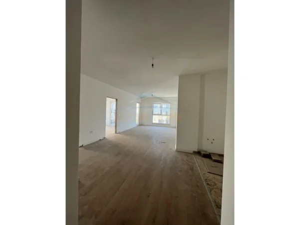 Tirane, shitet apartament 2+1+Ballkon Kati 7, 103 m² 187.000 € (Kompleksi Aura, Rruga Dritan Hoxha)