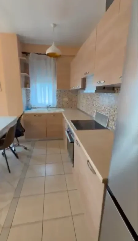 Tirane, jepet me qera apartament 2+1 Kati 9, 100 m² 500 € (Kthesa E Kamzes)