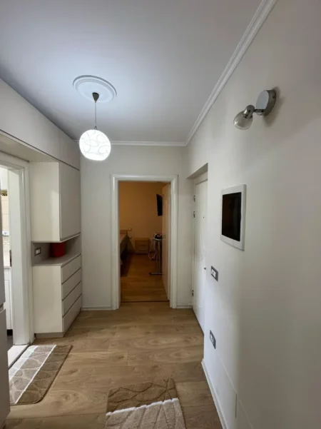 Tirane, jepet me qera apartament 1+1 Kati 4, 450 € (vasil shanto)