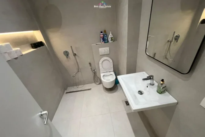 Tirane, jepet me qera zyre Kati 2, 135 m² 1.350 € (pazari i ri)