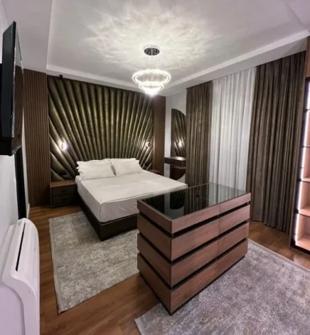 Tirane, jepet me qera apartament 2+1 , 90 m² 1.300 € 