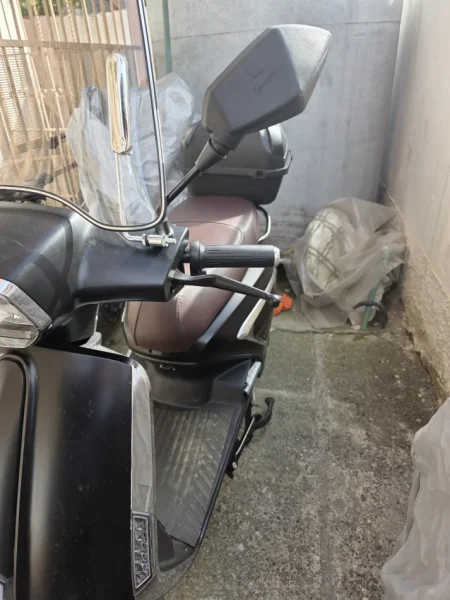 Shqiperi, shes Scooter Super Vespa Elektrik , e zeze 200 km 1.250 €
