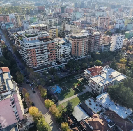 Tirane, shitet aktivitet biznesi , 2.200 m² 