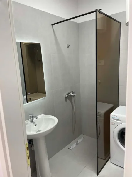 Tirane, jepet me qera apartament 1+1 Kati 5, 70 m² 450 € (Unaza e re Astir)
