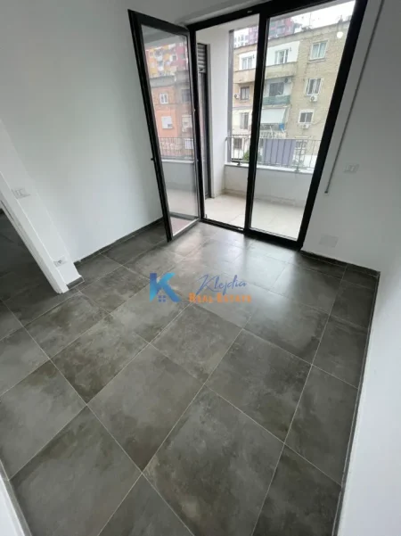 Tirane, jap me qera zyre Kati 2, 60 m² 470 € (afer Mullirit te Vjeter)
