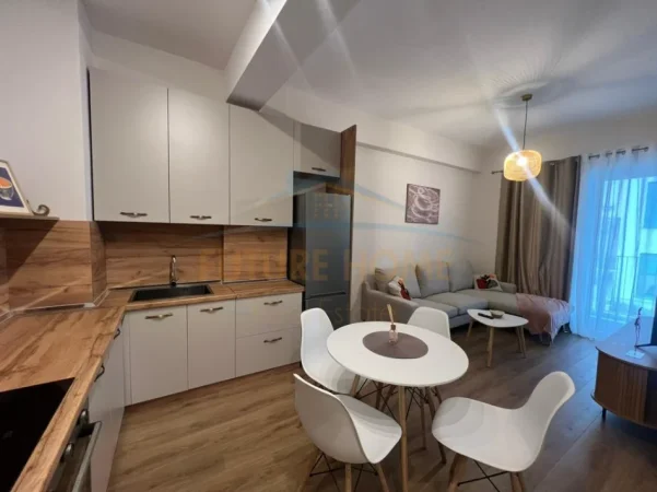 Tirane, jepet me qera apartament 1+1+Ballkon Kati 3, 63 m² 400 € (Fresku)