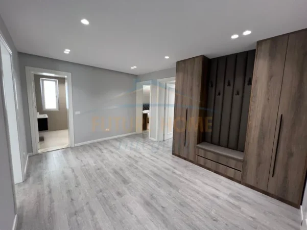 Tirane, jepet me qera apartament 2+1+Ballkon Kati 0, 137 m² 1.000 € (Rruga e Elbasanit)