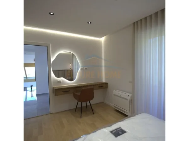 Tirane, jepet me qera apartament 3 Katshe , 630 m² 3.500 € (Petrele)