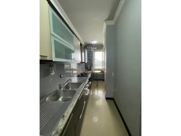 Tirane, jepet me qera apartament 2+1+Ballkon Kati 5, 91 m² 500 € (Vilat Gjermane)