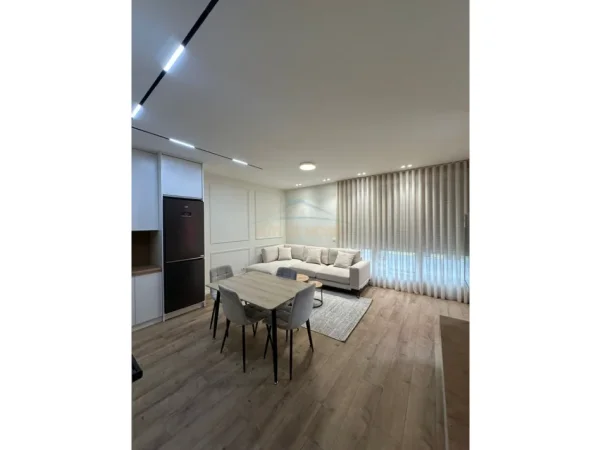Tirane, jepet me qera apartament 1+1+Ballkon Kati 3, 64 m² 600 € (Rruga Jordan Misja)