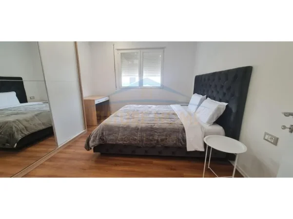 Tirane, jepet me qera apartament 1+1+Ballkon Kati 2, 89 m² 470 € (Rruga e Elbasanit)