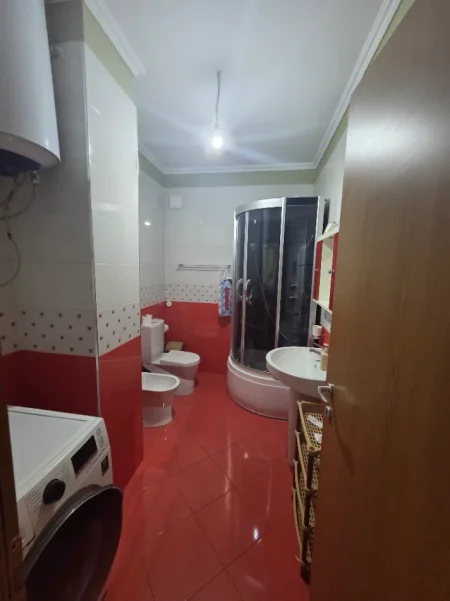 Tirane, shes 3+1+Ballkon , 170.000 €