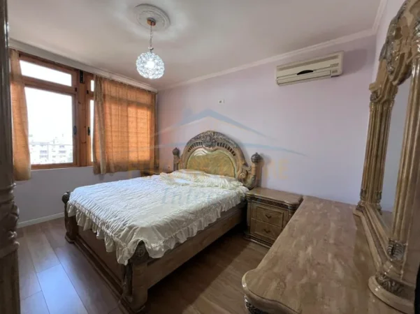 Tirane, jepet me qera apartament 2+1+Ballkon Kati 5, 101 m² 630 € (Xhamlliku)