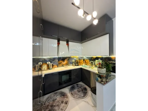 Tirane, shitet apartament 2+1+Ballkon Kati 5, 100 m² 115.000 € (Kamez)