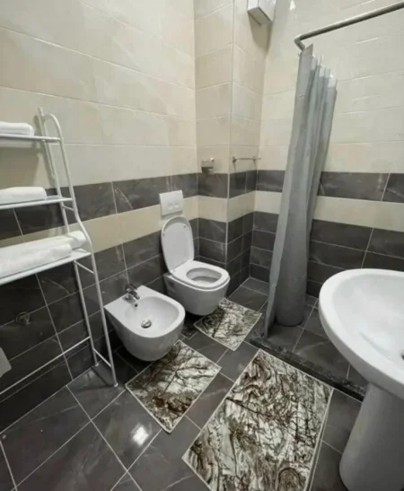 Tirane, jepet me qera apartament 1+1 Kati 6, 58 m² 700 € (Komuna e Parisit)