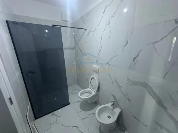 Tirane, shitet apartament 2+1+2+Post Parkimi, Kati 1, 105 m² 235.600 € (Rezidenca El Bavo, Jordan Misja)