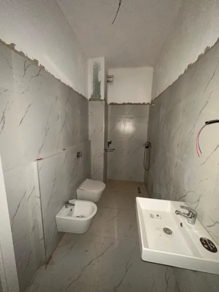 Tirane, shitet apartament 2+1 Kati 2, 127 m² 205.000 € (SAUK)