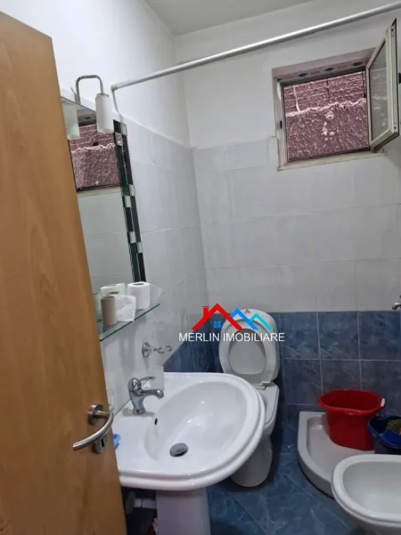 Tirane, jepet me qera apartament 1+1+Ballkon Kati 3, 60 m² 525 € (RRUGA HAXHI HYSEN DALLIU,BULEVARDI ZOGU I PARE)