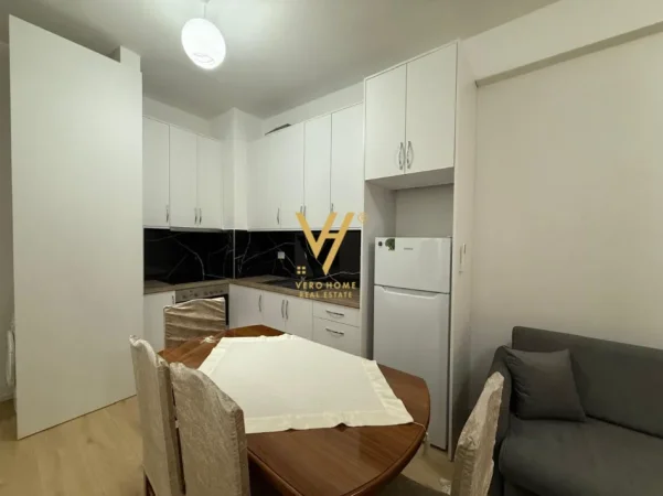 Tirane, jepet me qera apartament 1+1+Ballkon Kati 5, 65 m² 420 € (ALI DEMI)