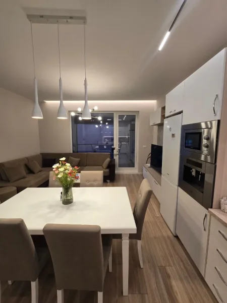 Tirane, jepet me qera apartament 2+1 Kati 3, 102 m² 900 € (BULEVARDI I RI)
