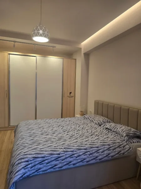 Tirane, jepet me qera apartament 2+1 Kati 3, 102 m² 900 € (BULEVARDI I RI)