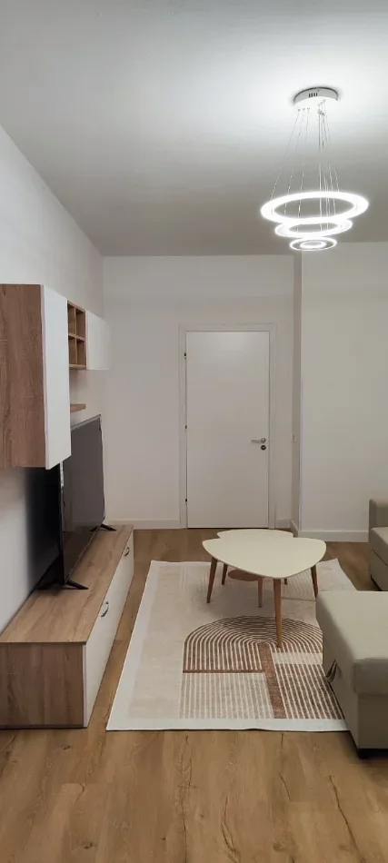 Tirane, jepet me qera apartament 1+1 Kati 5, 85 m² 700 € (Rruga Islam Alla tek mulliri, Rruga Kavajes)