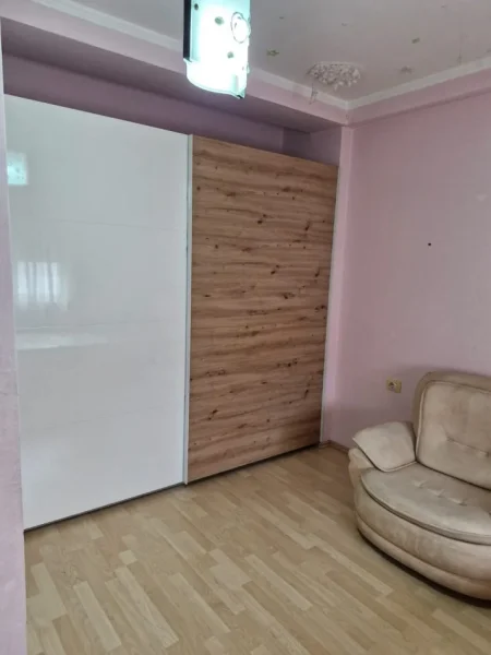 Tirane, jepet me qera apartament 2+1 Kati 5, 108 m² 750 € (Rruga Ndreko Rino)